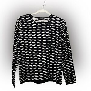 August Silk Black and White Boxy Long Sleeve Sweater Size S